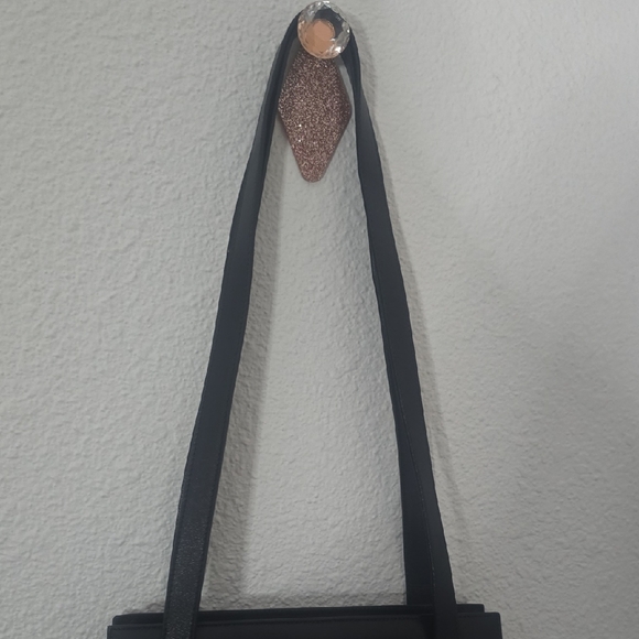 Salvatore Ferragamo Elegant Vera Bow Black & Gold Shoulder Bag (EUC)(COA)✨️🖤✨️ - Picture 5 of 16